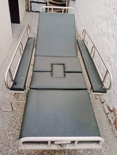 Hospital Examination Bed / Patient Examination Couch – Used