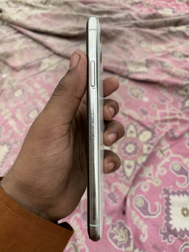 Apple iPhone 11 Pro Max 1