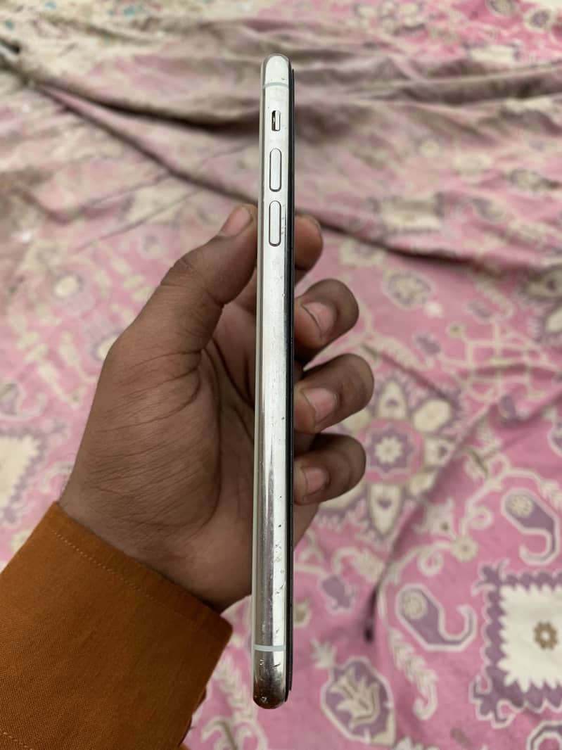 Apple iPhone 11 Pro Max 2
