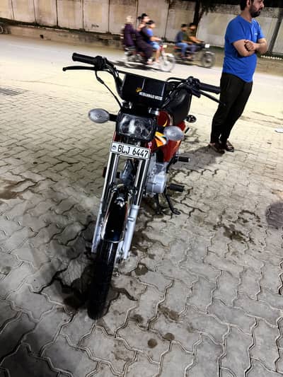 Honda 125 red