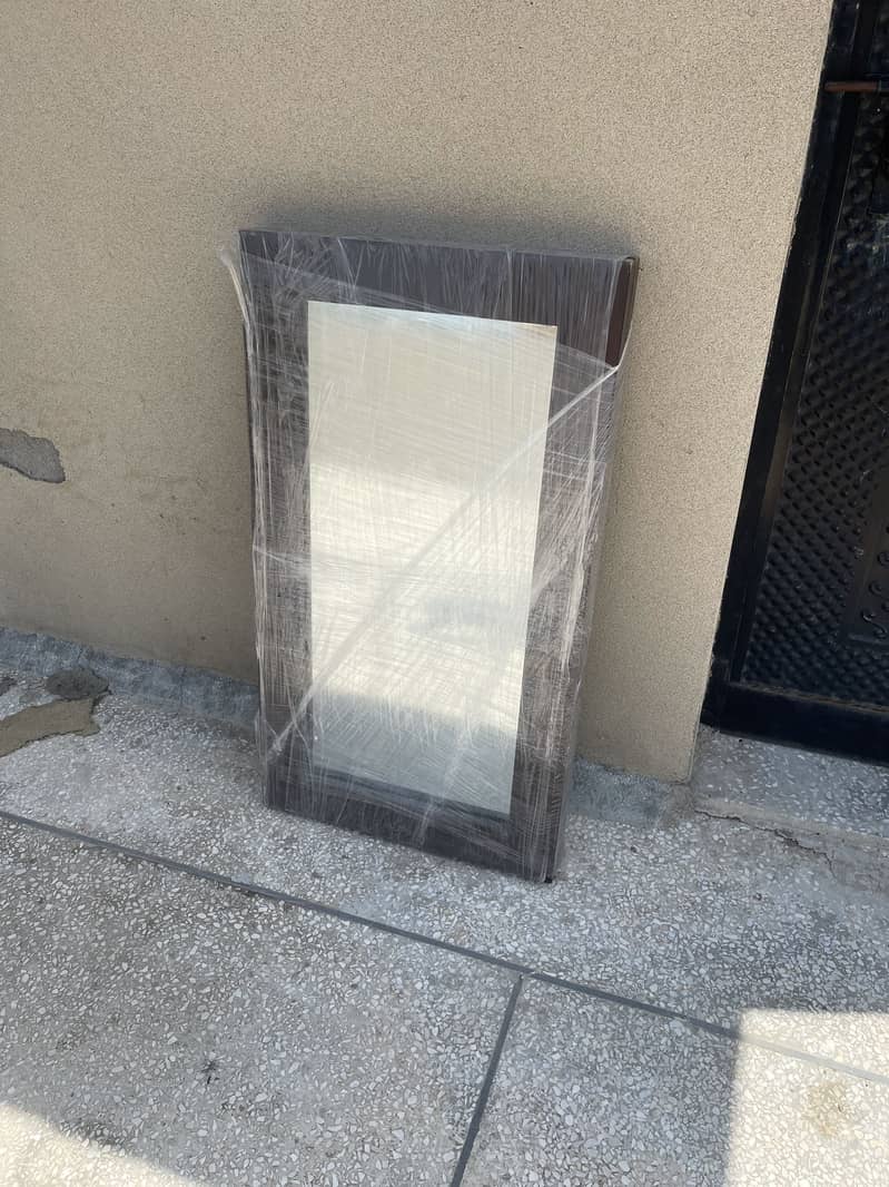 Side tables back mirror 0