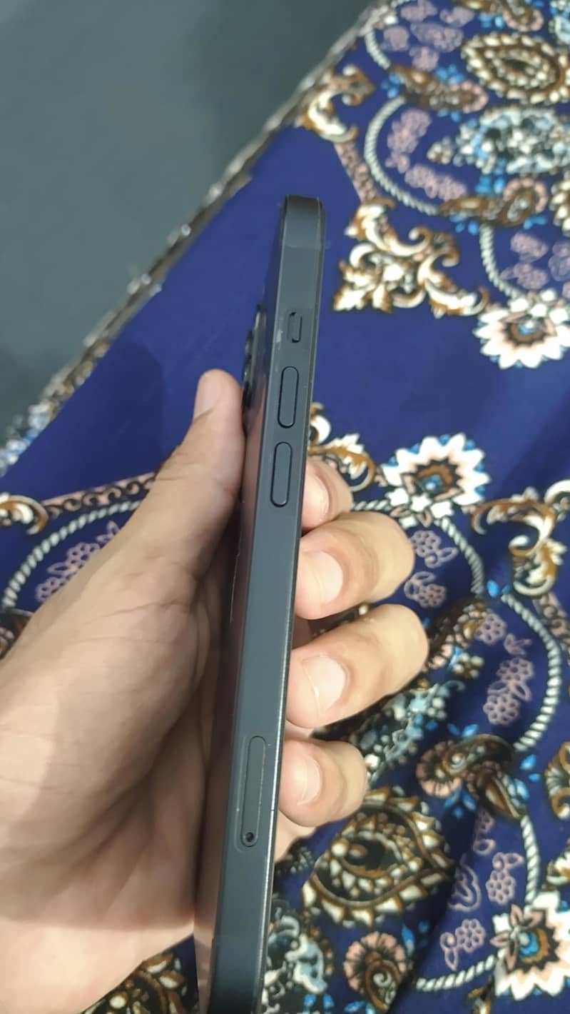Apple iPhone 13 1