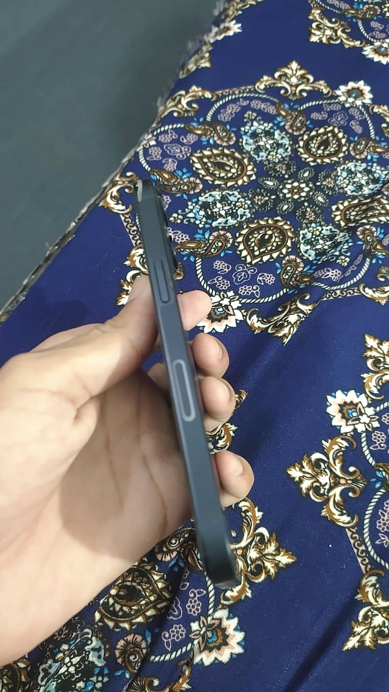 Apple iPhone 13 4