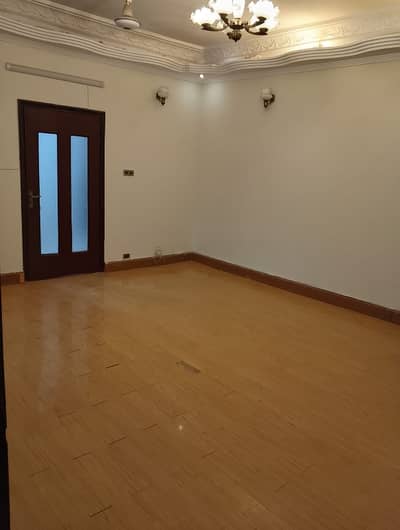 Gulshan Iqbal block 7 Portion For Rent  500 square yards Ground Floor 3 Bed DD Tiles Flooring separate car Parking  Rent Demand 2 Lac *Code(16720)*