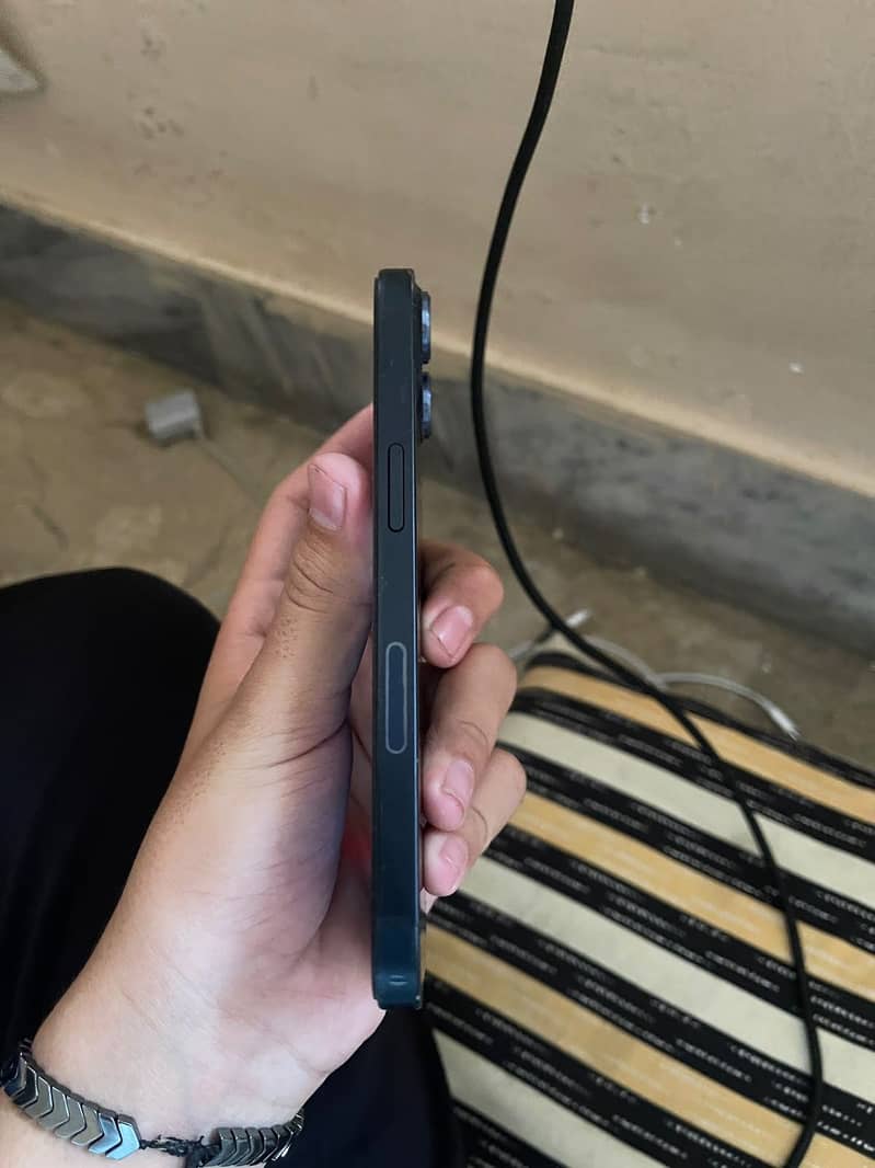 Apple iPhone 13 0