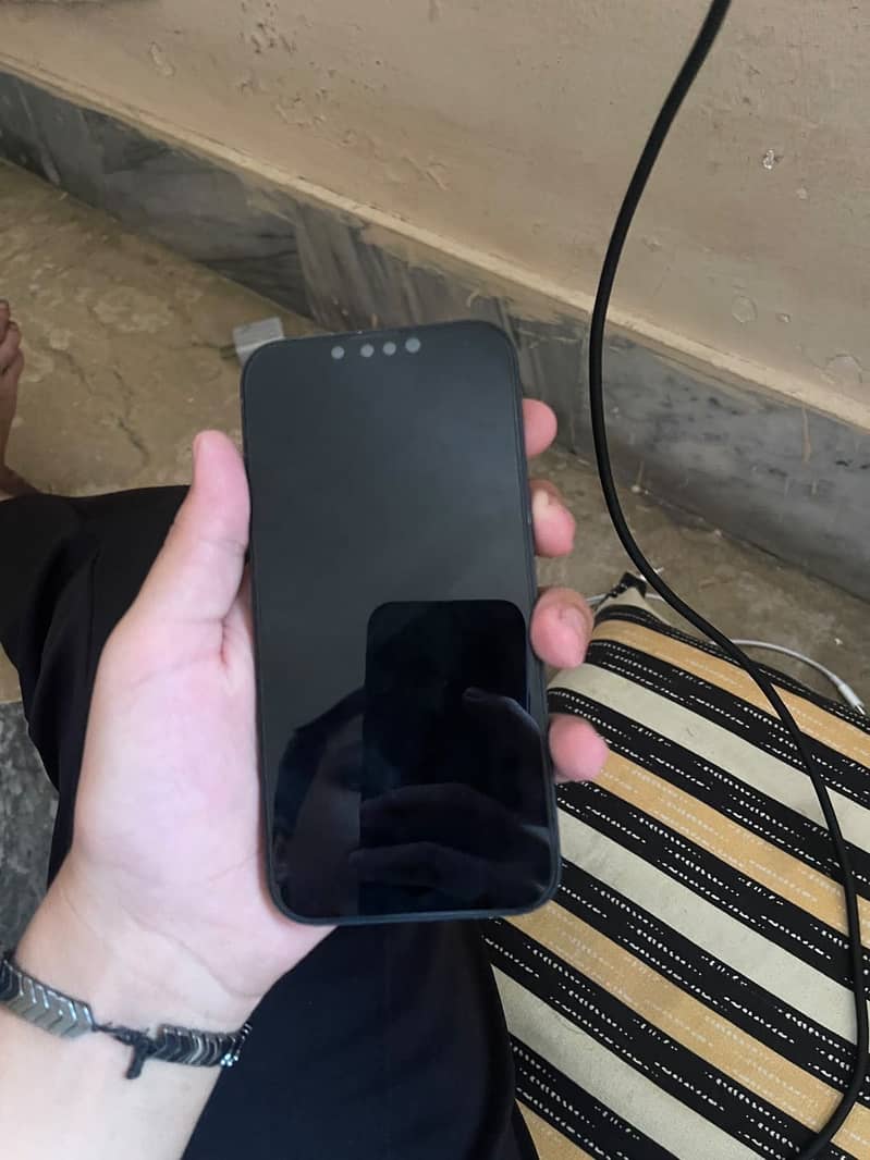 Apple iPhone 13 4