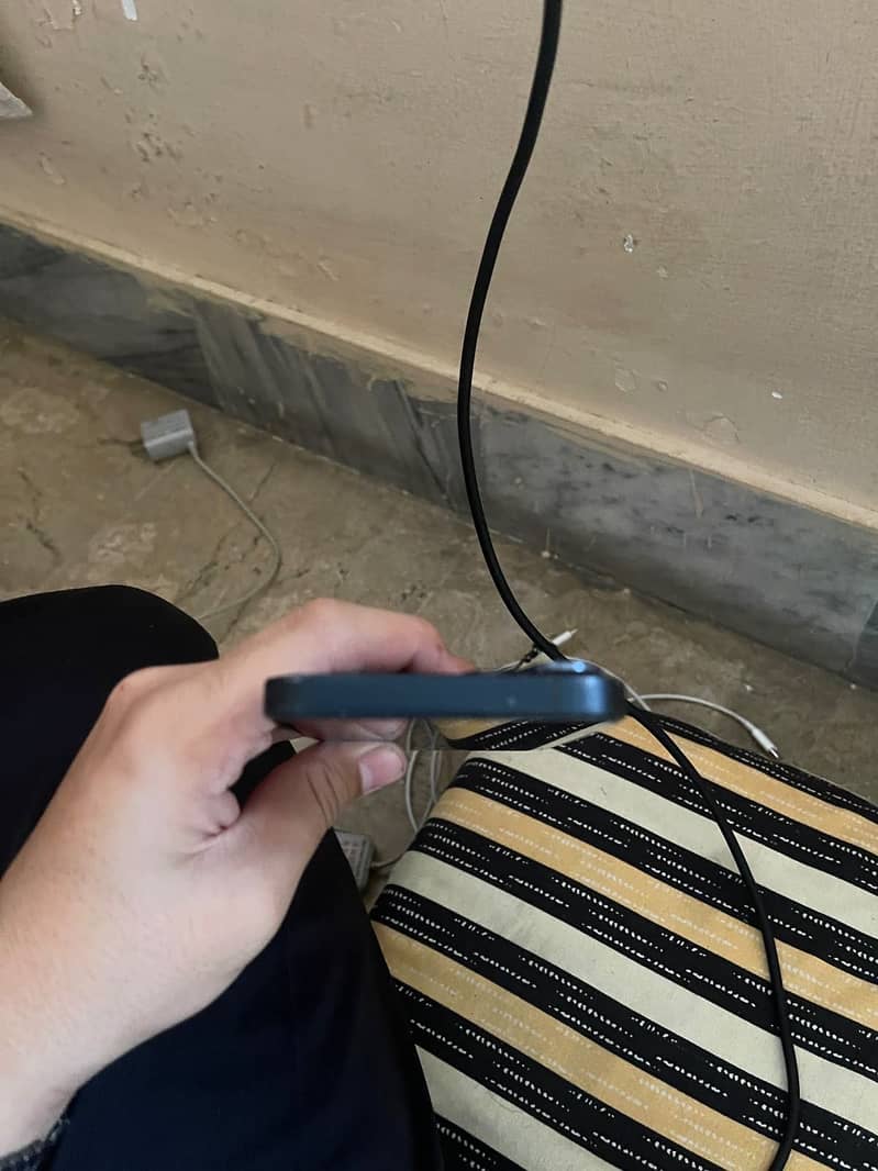 Apple iPhone 13 5