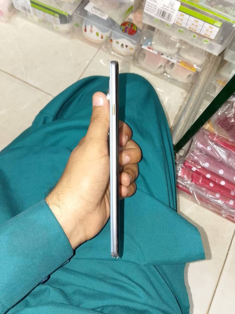 Tecno camon 40 pro 4