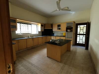 Gorgeous Prime Location 1000 Square Yards House For rent Available In Clifton - Block 6