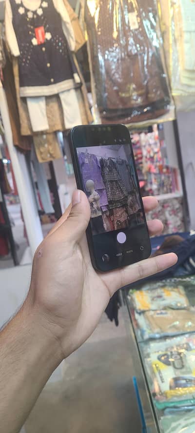 Apple iPhone 13