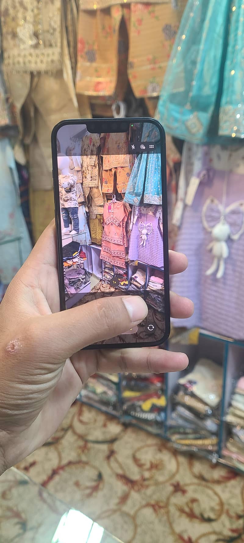 Apple iPhone 13 1