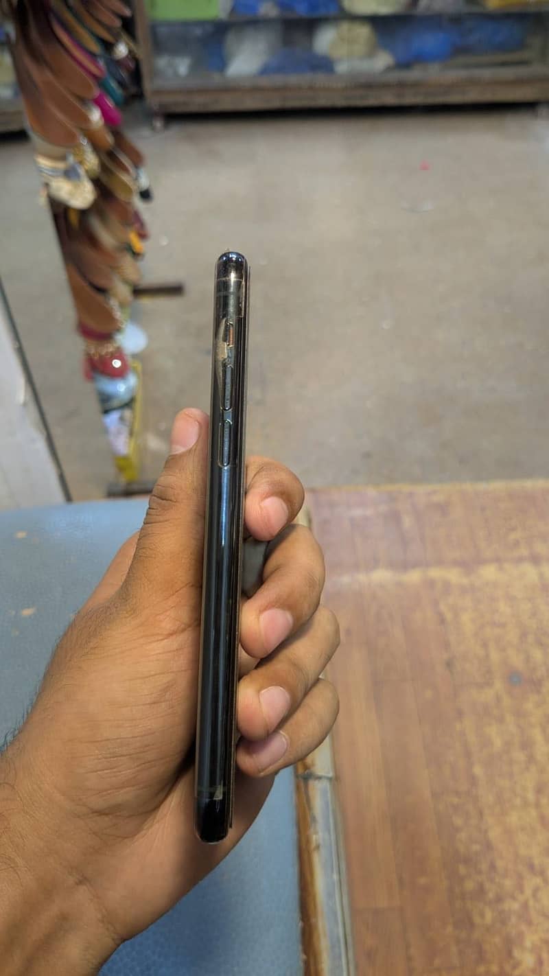 Apple iPhone 11 Pro 2
