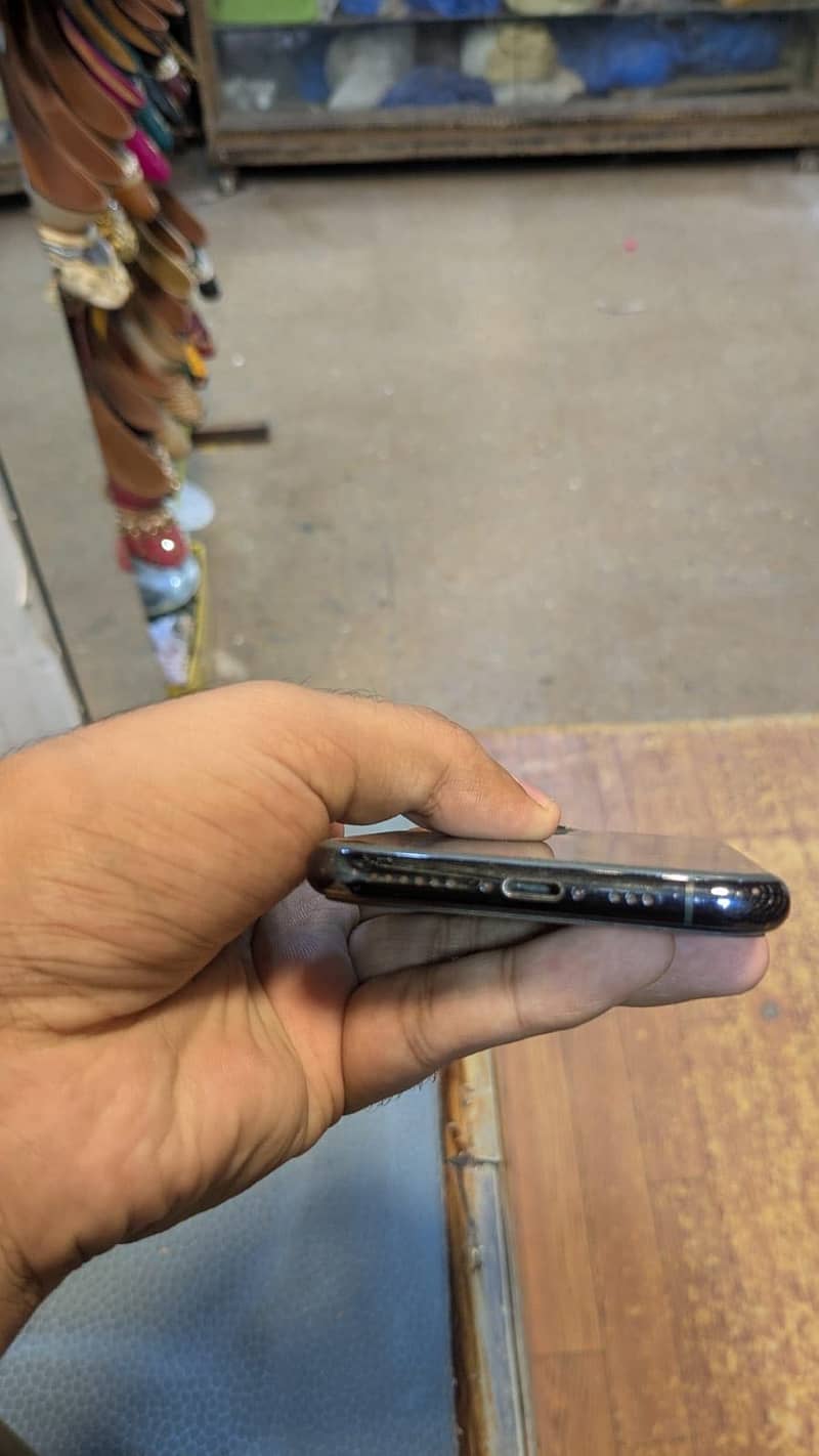 Apple iPhone 11 Pro 3