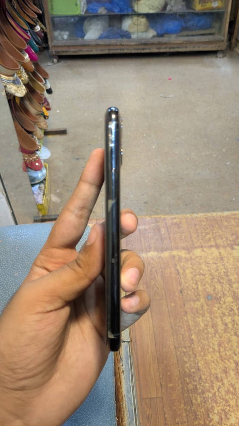 Apple iPhone 11 Pro 6