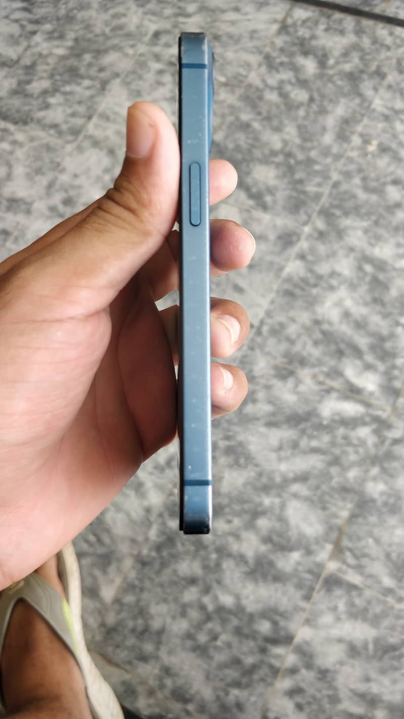 Apple iPhone 13 2