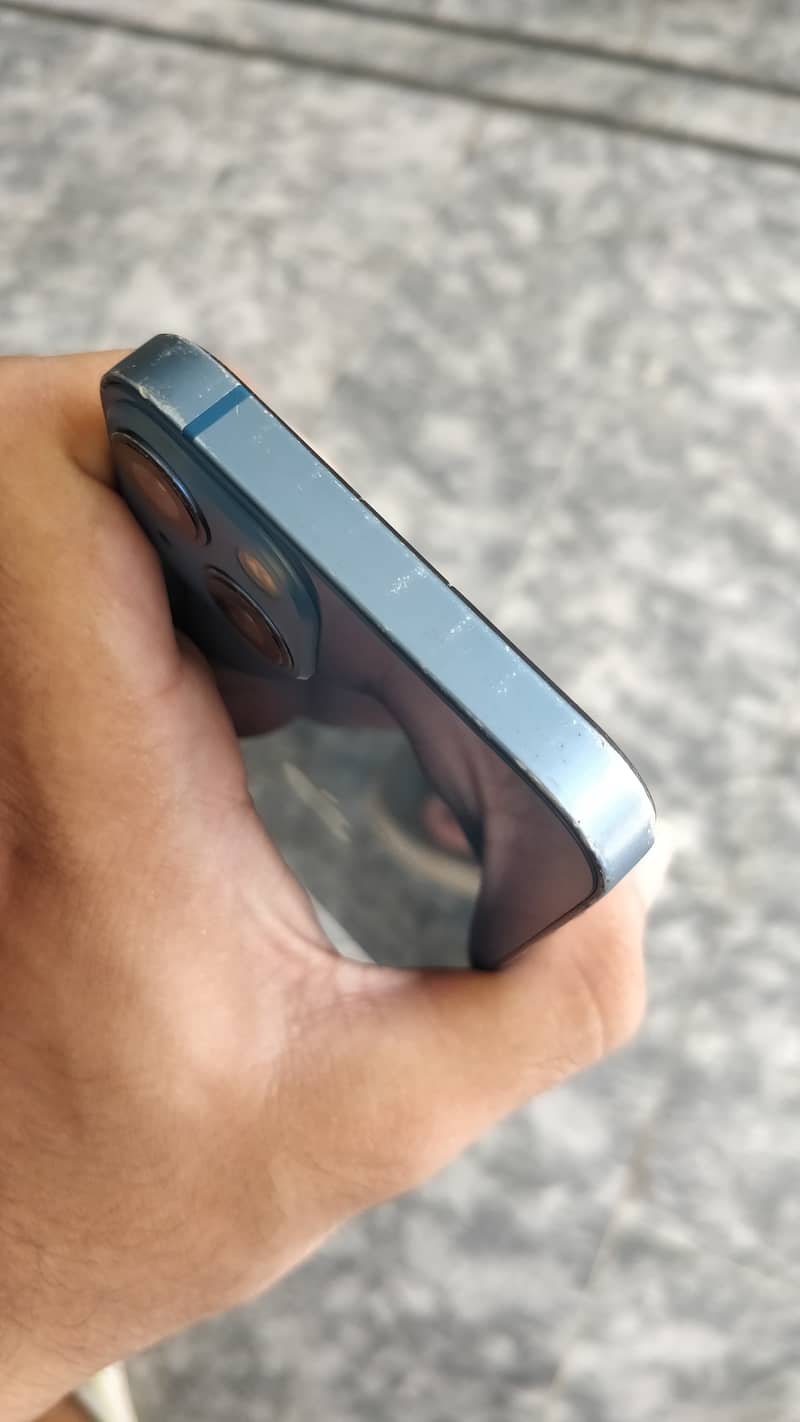 Apple iPhone 13 5