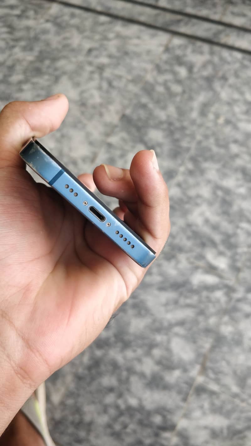 Apple iPhone 13 6