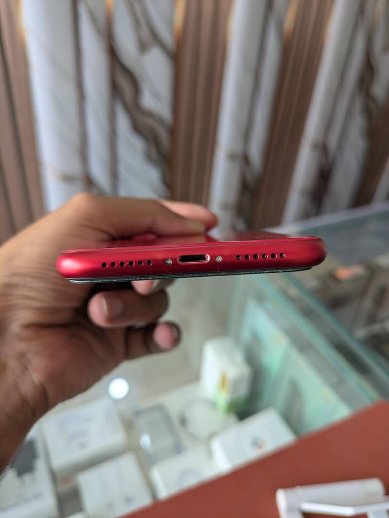 Apple iPhone 11 4