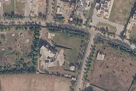 WORTH OF BILLION RUPEES CORNER FARM HOUSE GREY STRUCTURE IN C BLOCK AVAILABLE ON VERY REASONABLE PRICE
