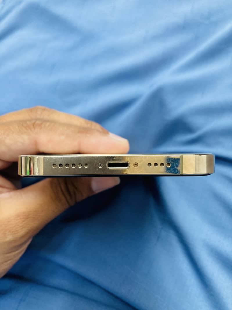 Apple iPhone 13 Pro Max 4