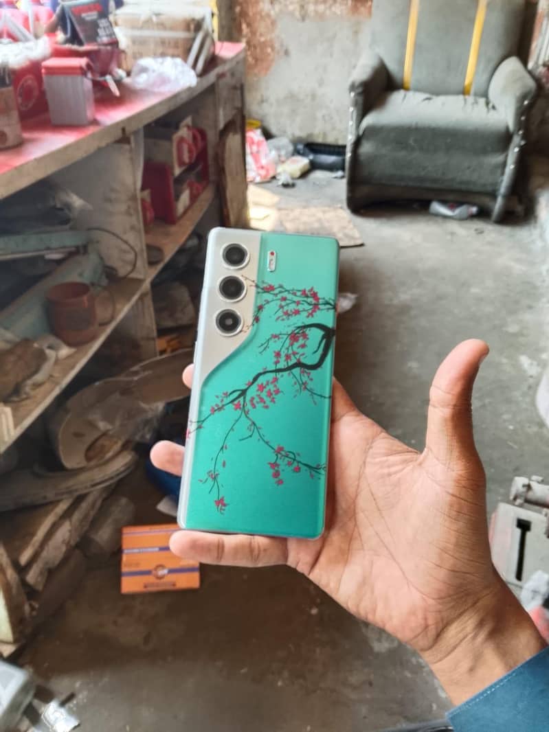 Tecno CAMON 40 Pro 6