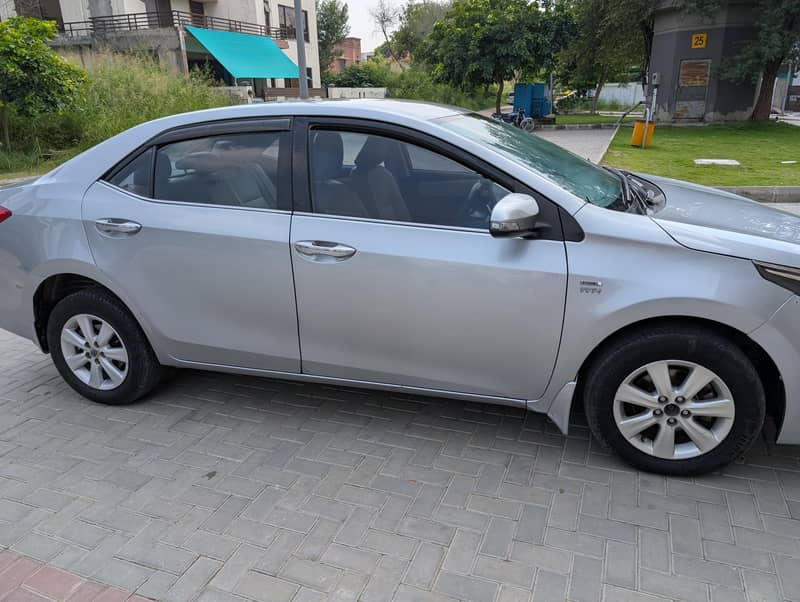 Toyota Corolla Altis 2014 4