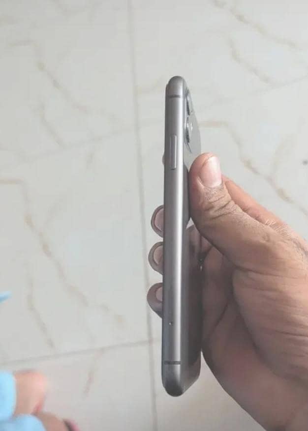 Apple iPhone 11 3