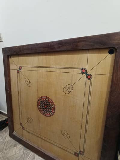 Carrom board