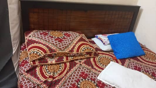 Queen size bed