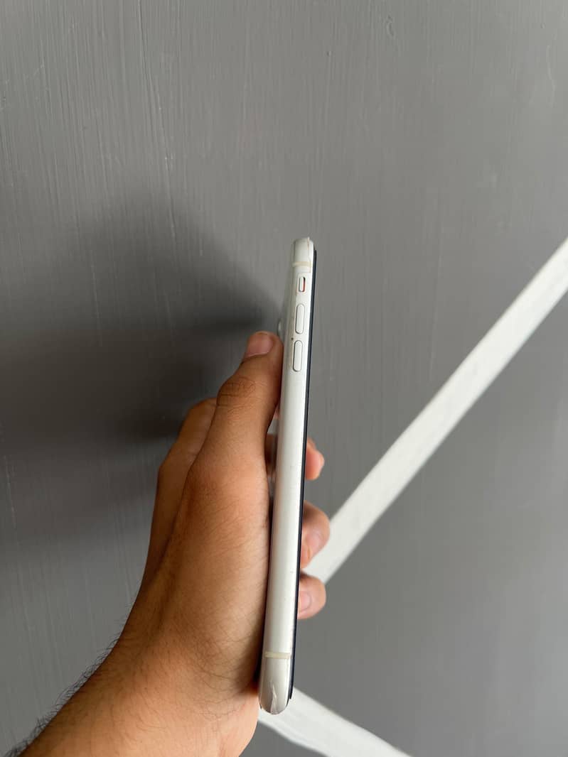 Apple iPhone 11 5