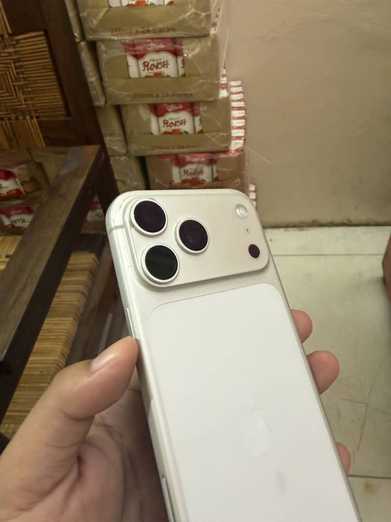 Apple iPhone 17 Pro Max 0