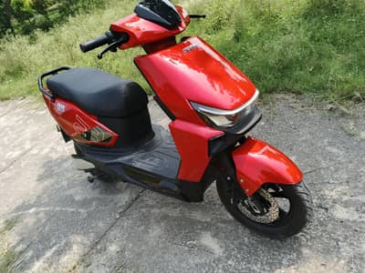 Evee Gen-Z Pro Electric Scooter – Red – Excellent Condition