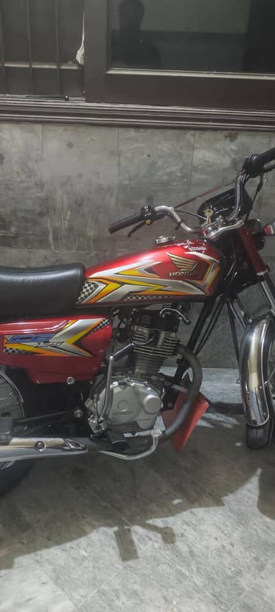 Honda 125 Red Color