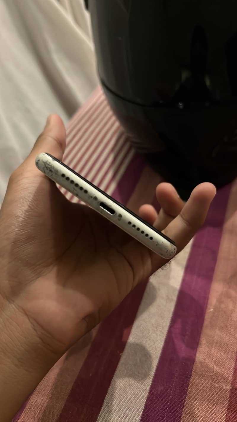 Apple iPhone 11 3