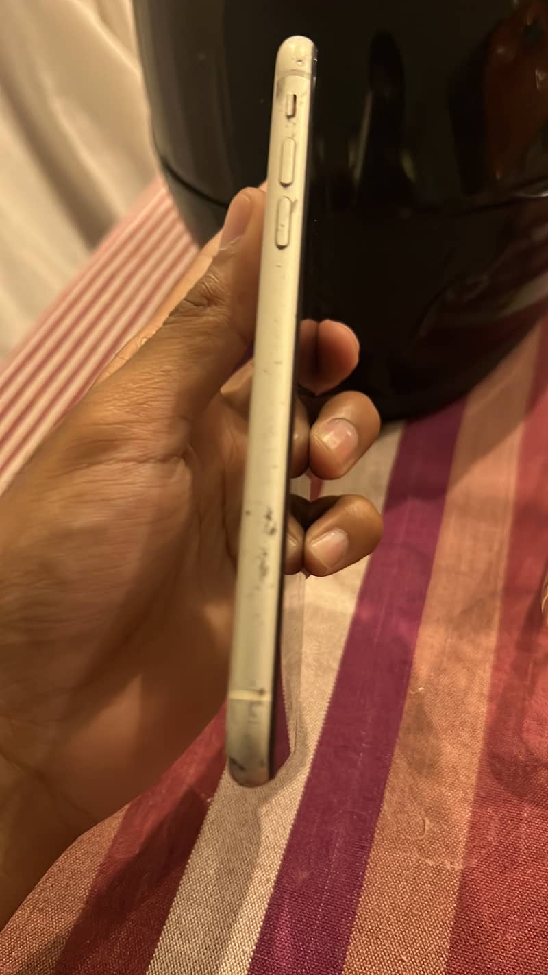 Apple iPhone 11 4