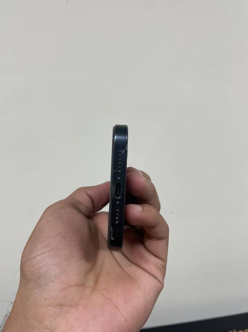 Apple iPhone 15 Pro Max 2