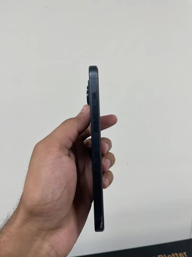 Apple iPhone 15 Pro Max 3