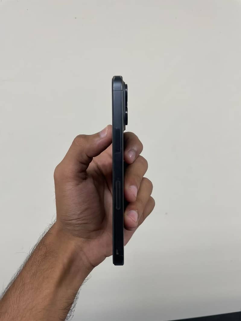 Apple iPhone 15 Pro Max 4