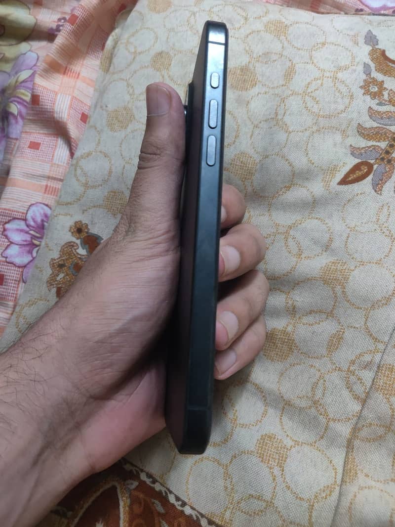 Apple iPhone 15 Pro Max 3