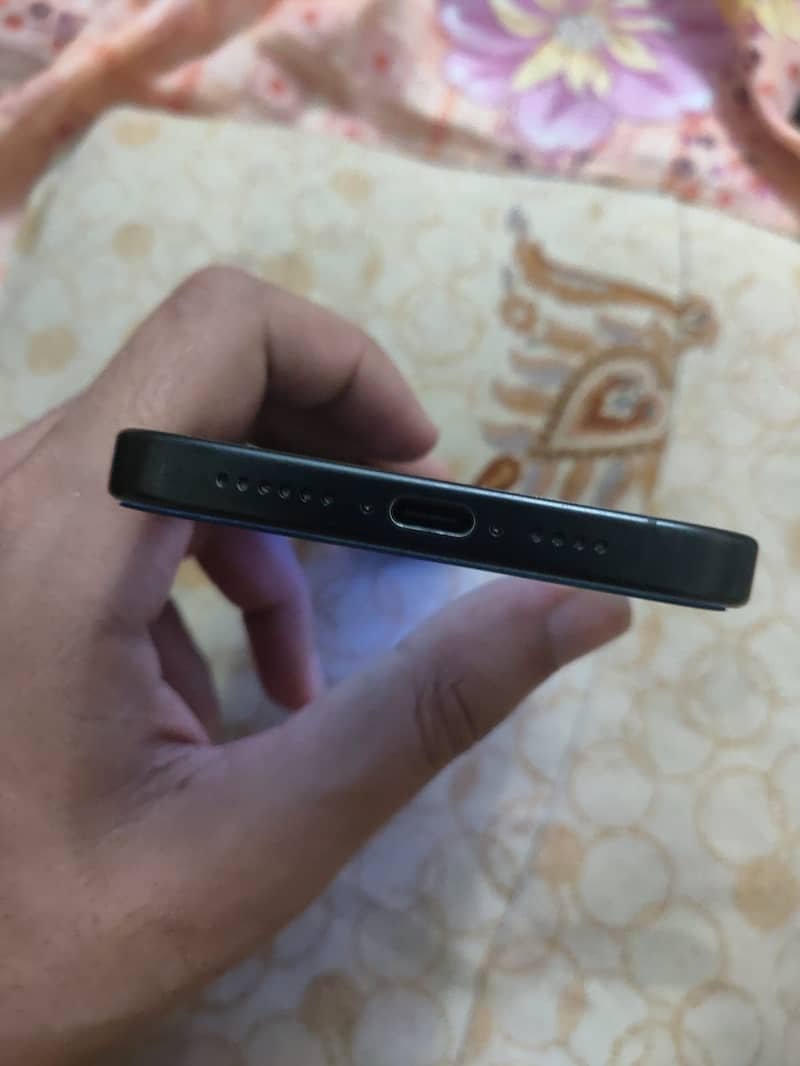 Apple iPhone 15 Pro Max 9