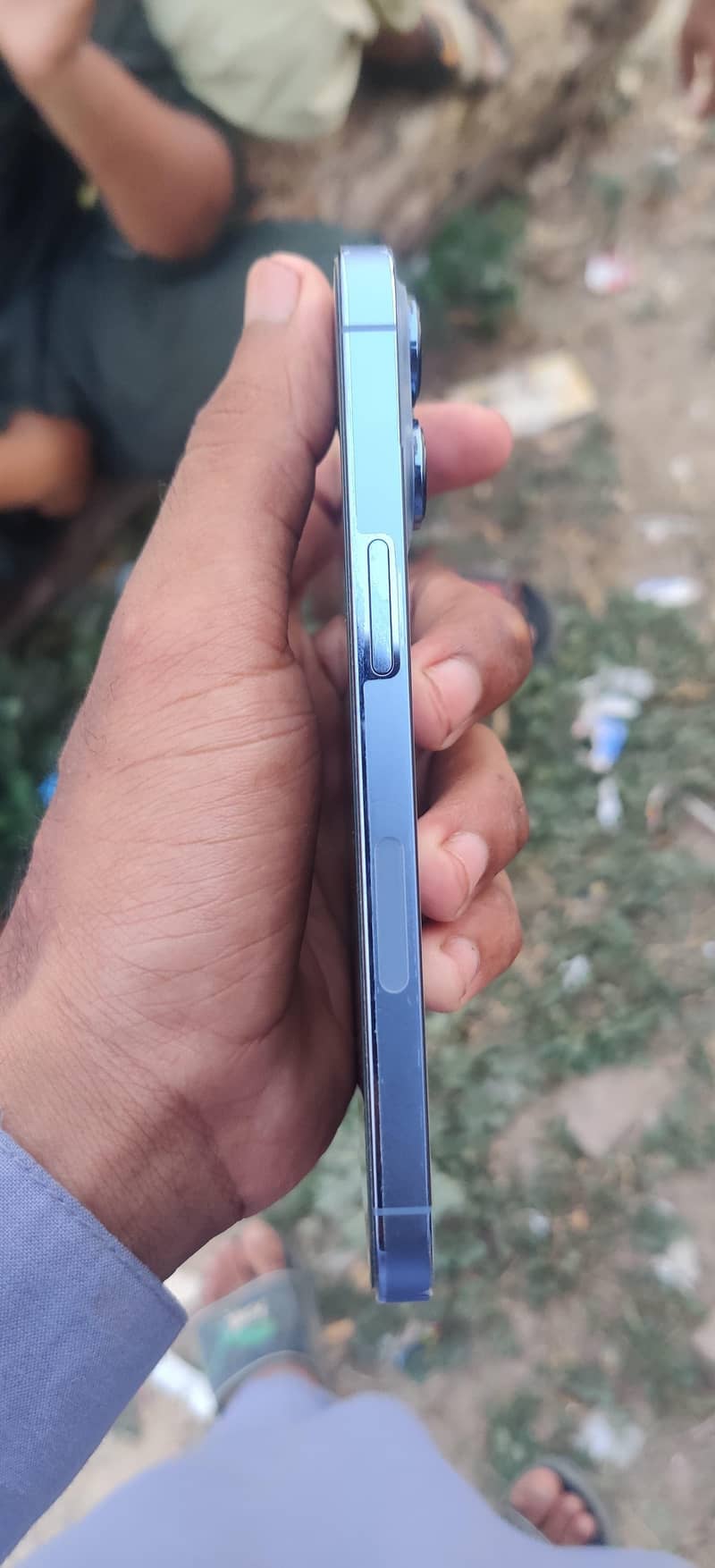 Apple iPhone 13 Pro 2