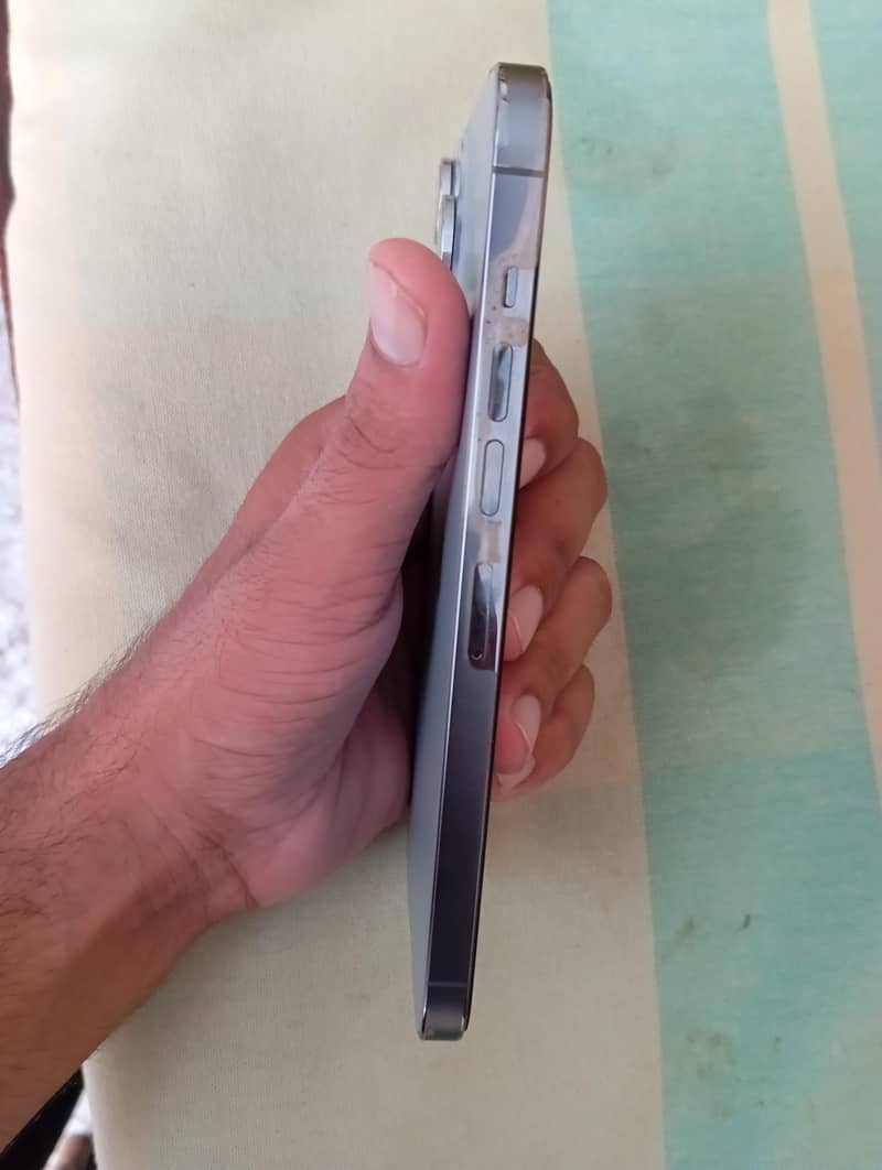 Apple iPhone 13 Pro Max 4