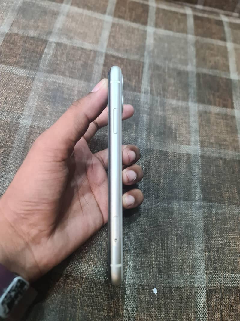 Apple iPhone 11 5