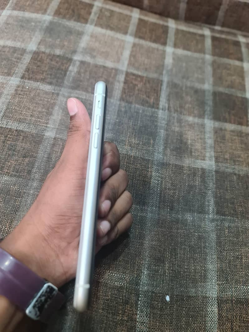Apple iPhone 11 7