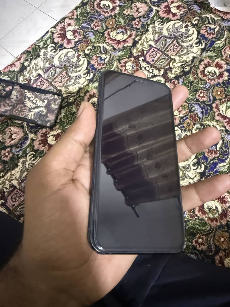 Apple iPhone 11 Pro 1