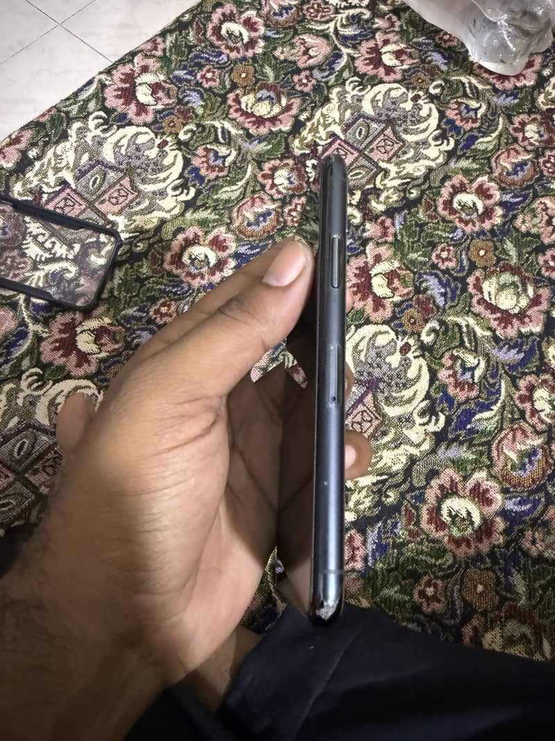 Apple iPhone 11 Pro 2