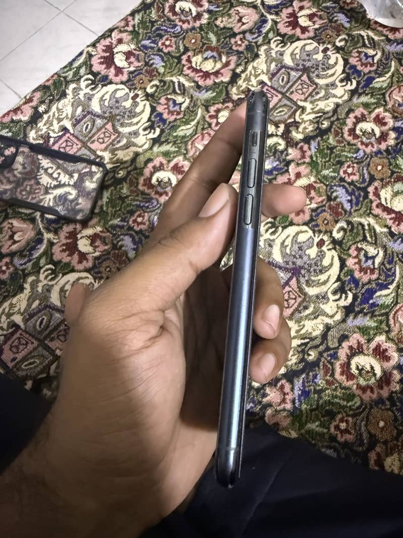 Apple iPhone 11 Pro 3
