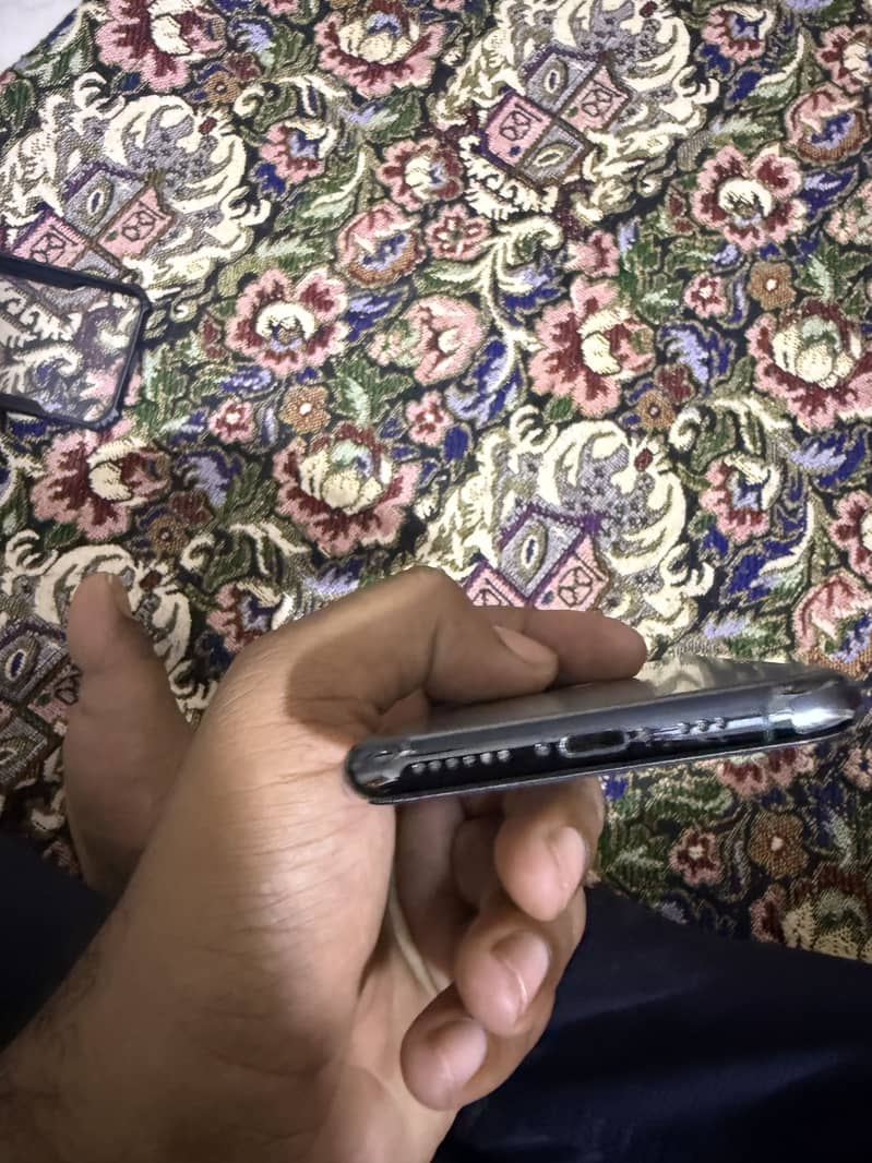 Apple iPhone 11 Pro 4