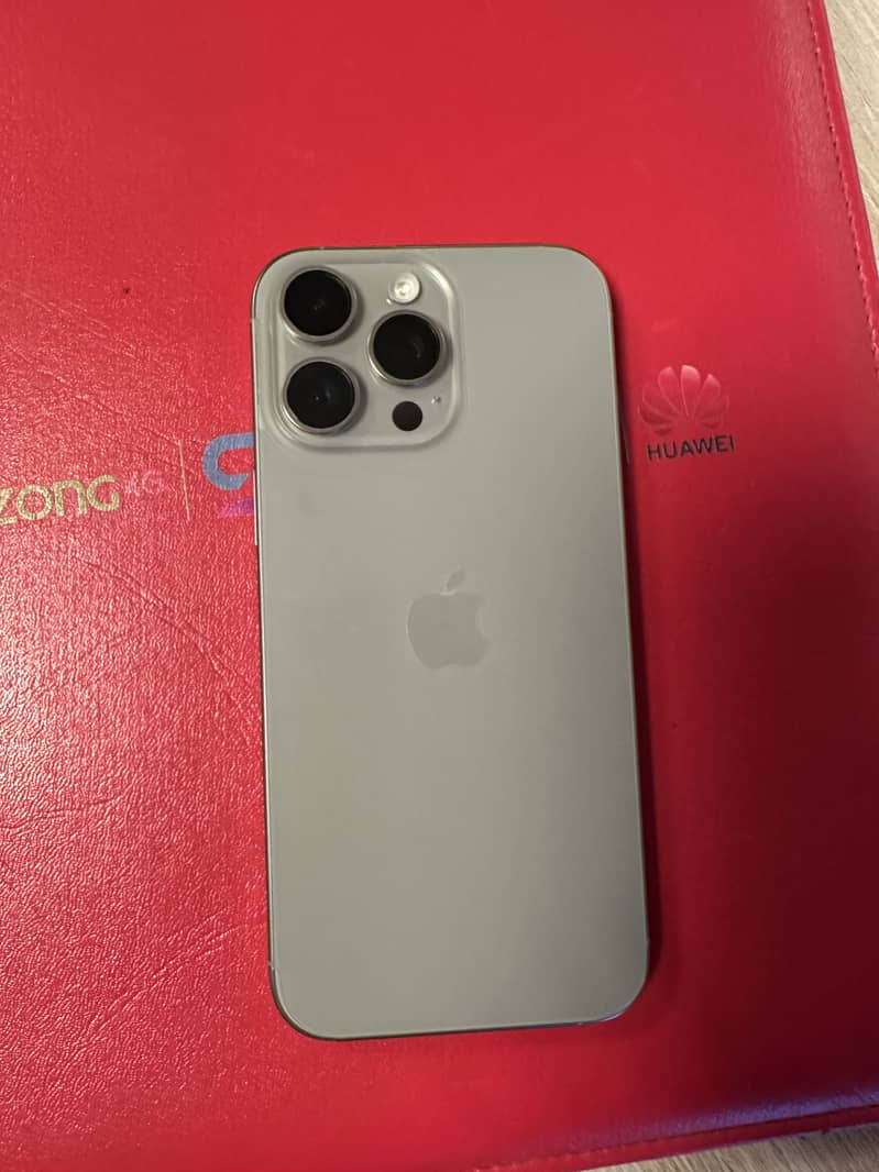 Apple iPhone 16 Pro Max 2