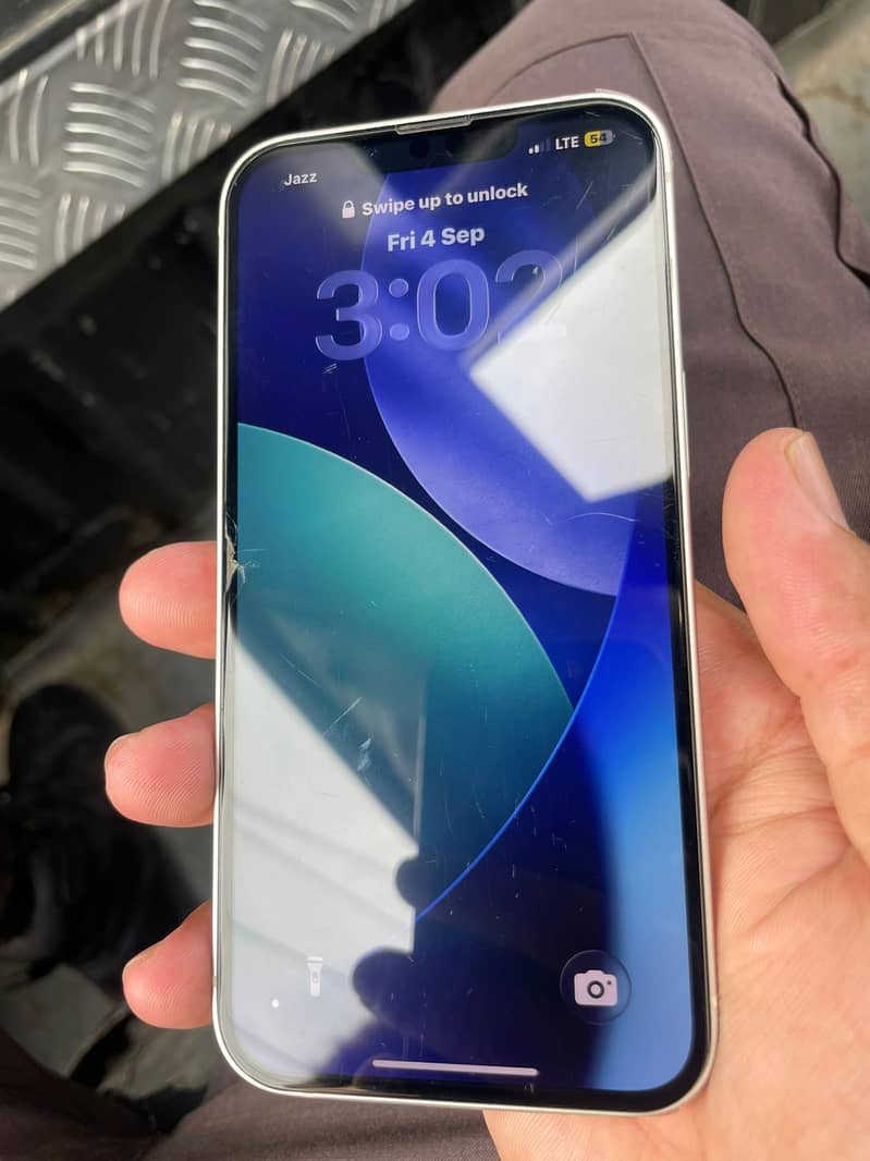 Apple iPhone 13 4